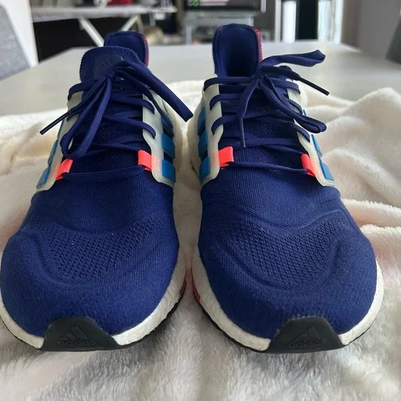 Adidas  Men’s Ultraboost Blue and White Sneakers  Size 12.5 - Picture 3 of 13